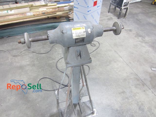 Lot 31-8013 - Baldor Buffer #410B - Powers On