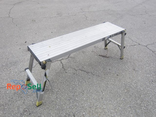 Lot 31-9237 - Gorilla Platform Stand