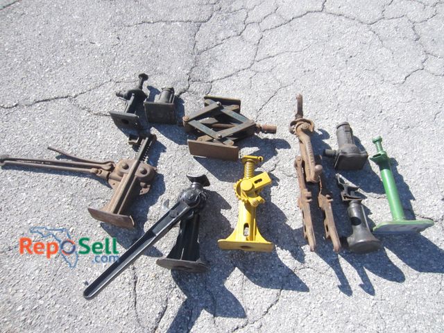 Lot 31-5036 - (9) Vintage Jacks