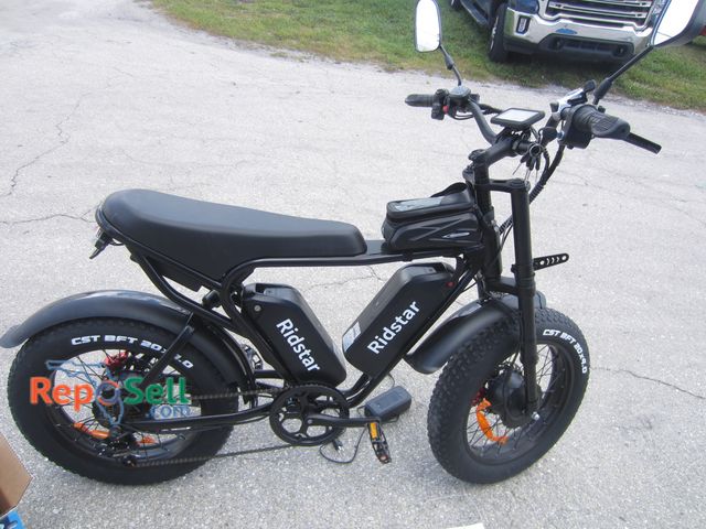 Lot 31-1269 - Ridstar E-Bike With (2) batteries, Charger, And Key - Ran When Tested, Odometer reads 7 miles,  Miss...