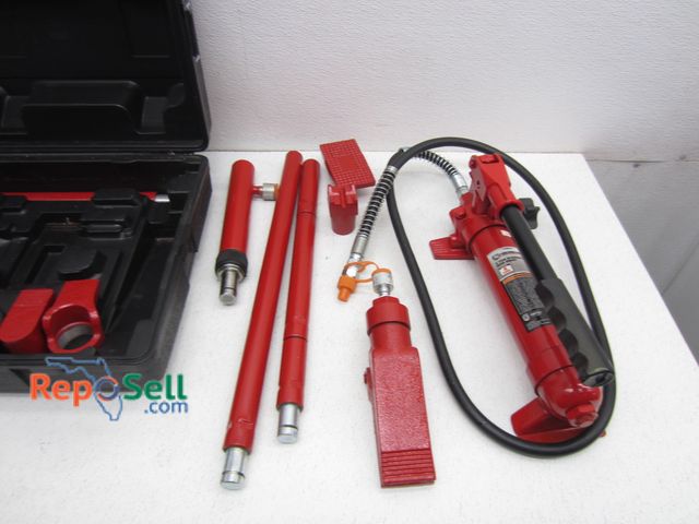 Lot 31-6053 - Strongway 4 Ton Hydraulic System with Case 46272