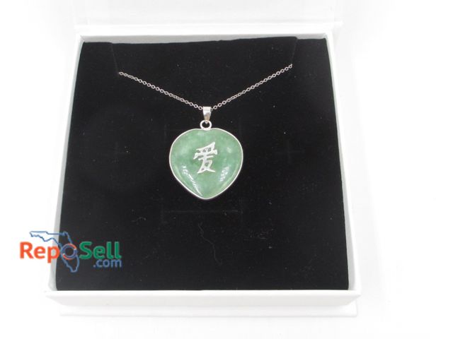 Lot 31-6009 - .925 Silver jade pendant (5.68gt) with 18-inch chain