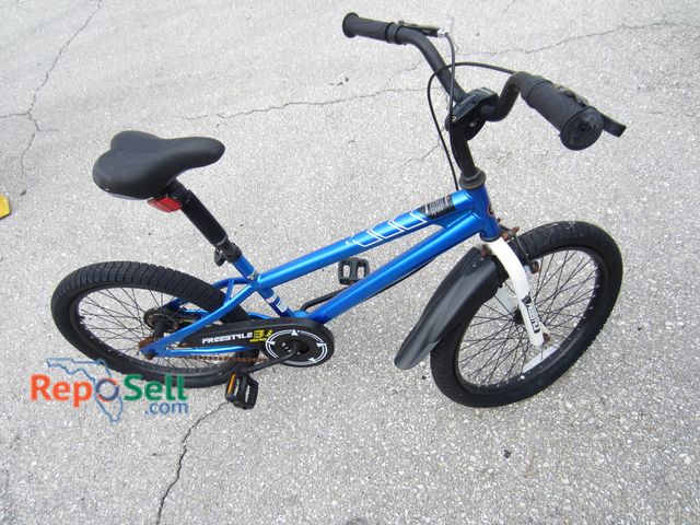 Lot 31-4051 - Freestyle Royal Rider Bicycle