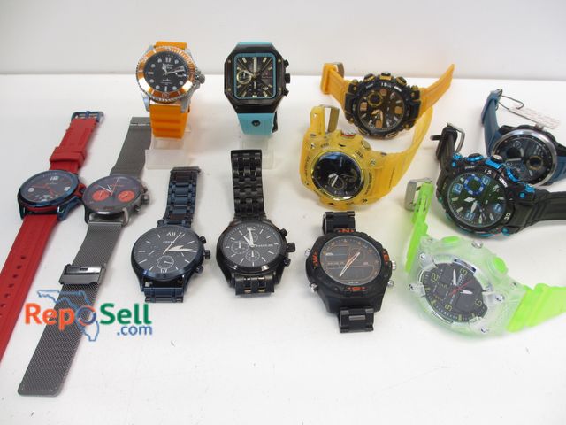 Lot 31-1039 - (12) Watches, Many are Running: Invicta, Fossil, Stryve, Detomoso, etc.