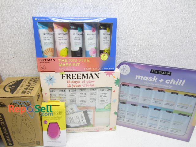 Lot 31-2300 - (3) New WBM Himalayan Salt Lamps, (10) Freeman Beauty Face Mask Kits &amp; (4) Beauty Sponges