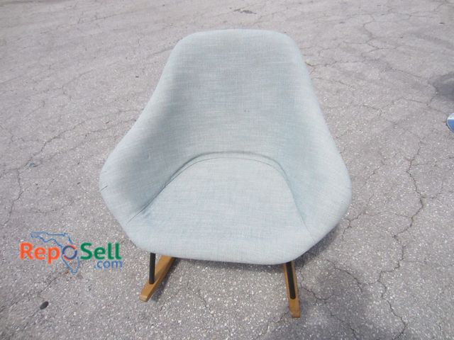 Lot 31-1193 - Rocking Chair