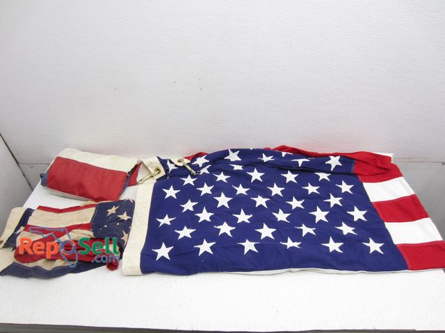 Lot 31-5311 - (3) American Flags