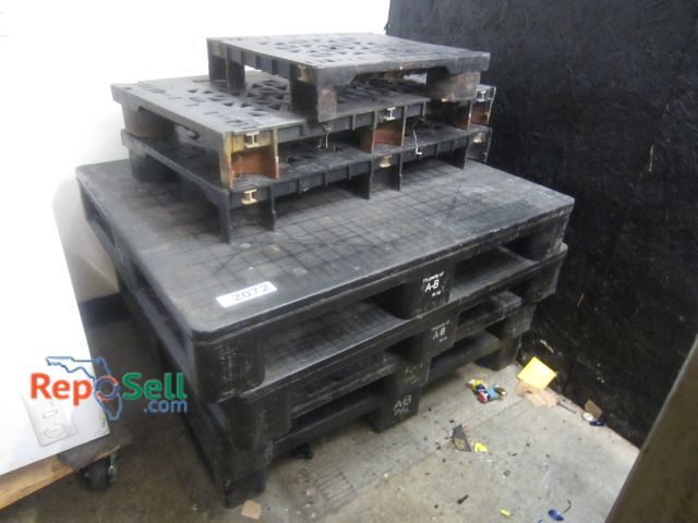 Lot 31-2072 - Lot of Pallets - Various Sizes