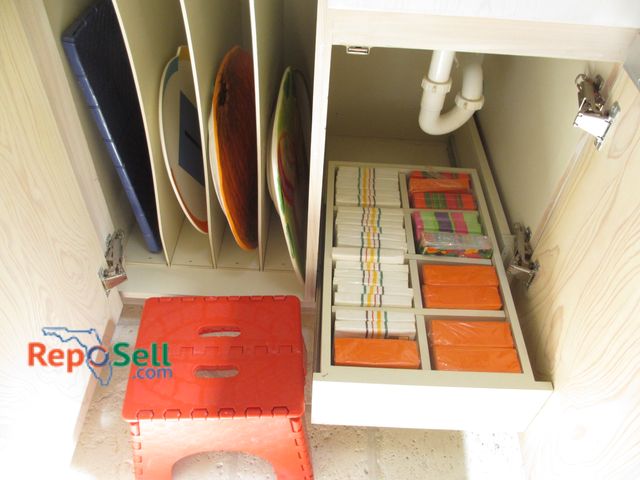 Lot 31-1191 - Misc Kitchen Lot: Small Step Stool, Large Serving Plates, Large Amount of Paper Napkins