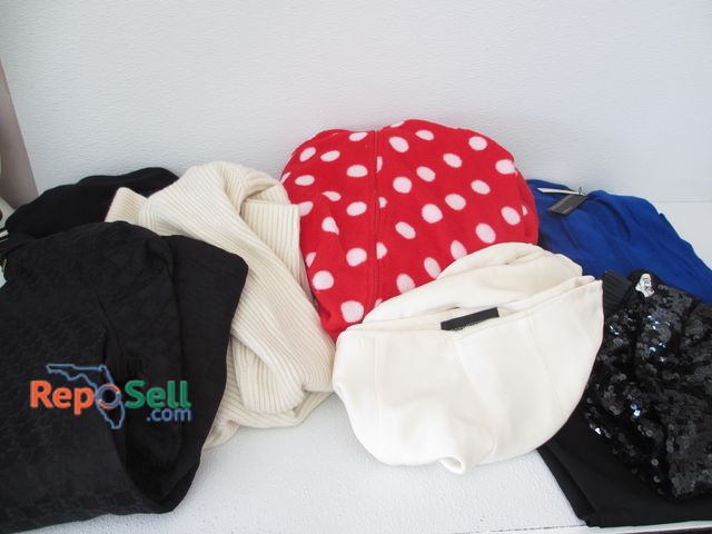 Lot 31-2185 - Lot of Ladies Clothing: Sweaters, Scarves, Pajamas, Slacks - St Laurent, Agnona Italy