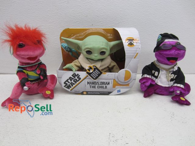 Lot 31-6318 - Toy Lot: Star Wars Groku 2020, (2) Dancing Frogs