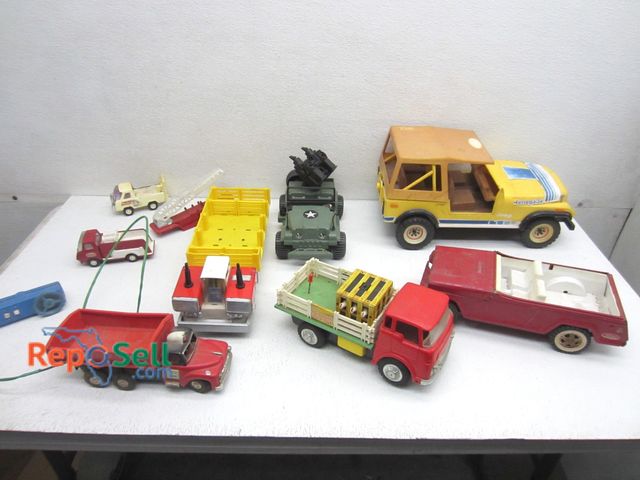 Lot 31-9348 - (8) Vintage Tonka Trucks