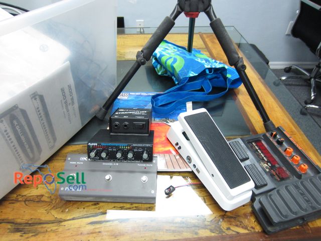 Lot 31-8310 - Lot of Guitar/ Bass Accessories: Gallien-Krueger RFB-III, Alesis Nano Compressor, Misc Cords/ Cables
