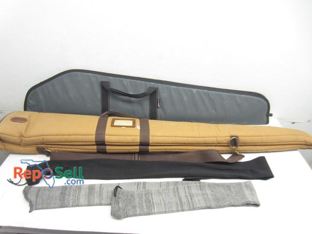 Lot 31-7171 - (2) Soft long gun cases.
