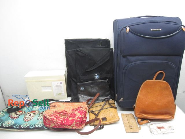 Lot 31-6278 - Rolling Suitcase and handbags, pre-owned.