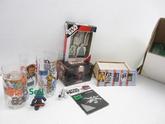 Lot 31-4419 - Star Wars Collectibles: (10) Glass Cups, Ornaments, Galaxy 1 Cards, etc.