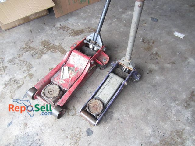 Lot 31-1277 - Working Floor Jacks: Strongway Red Hydraulic And Pittsburgh Purple Hydraulic