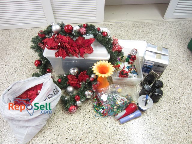 Lot 31-1432 - Holiday Decor And Flashlights