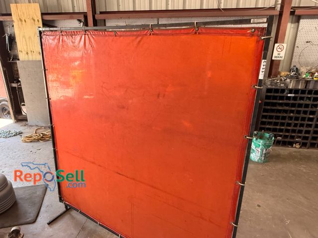 Lot 31-1113 - 6ft Industrial welding screen