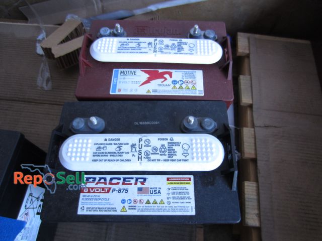 Lot 31-1185 - (2) 8 Volt Batteries: Trojan &amp; Pacer