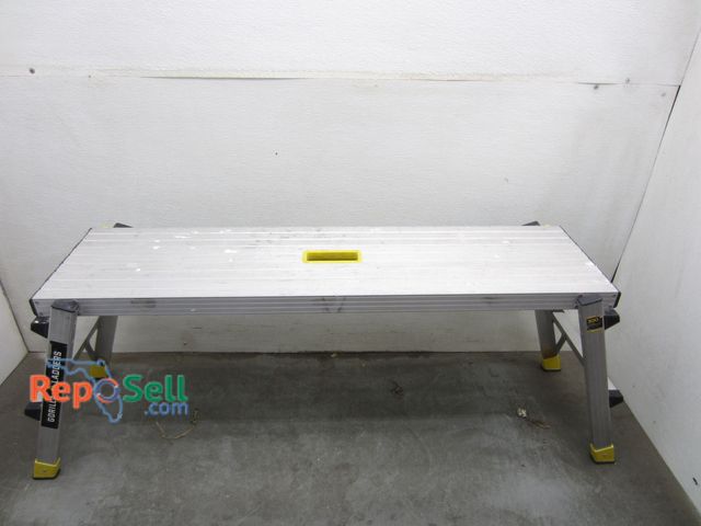 Lot 31-3419 - Gorilla Ladders 300lb Load Capacity Utility Step Ladder 47x12x20"H