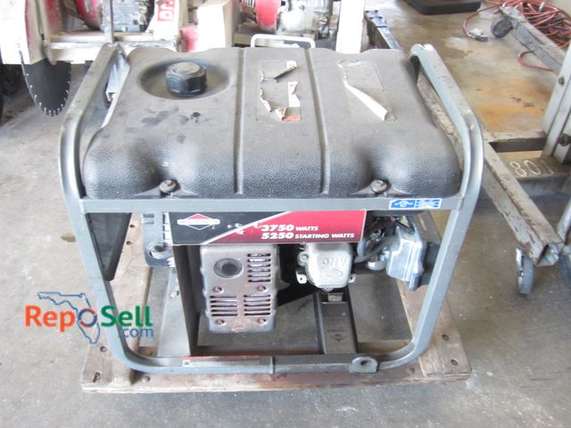 Lot 31-1028 - Briggs and Stratton 7HP, 3750W generator - ran when tested.