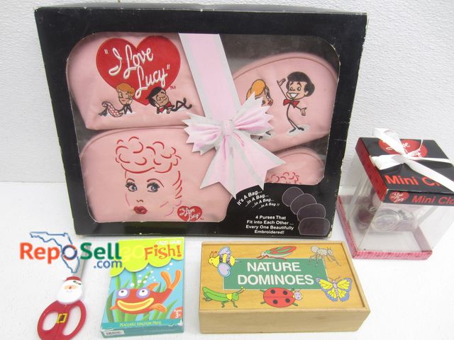 Lot 31-1091 - Vintage I Love Lucy Set and Mini Clock, etc.