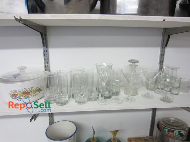 Lot 31-2575 - Lot of Glasses and Pan
