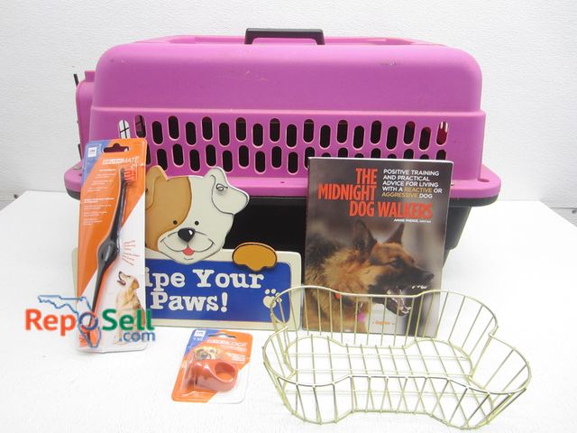 Lot 31-2140 - Dog Crate With Pet Acces 24"x16"