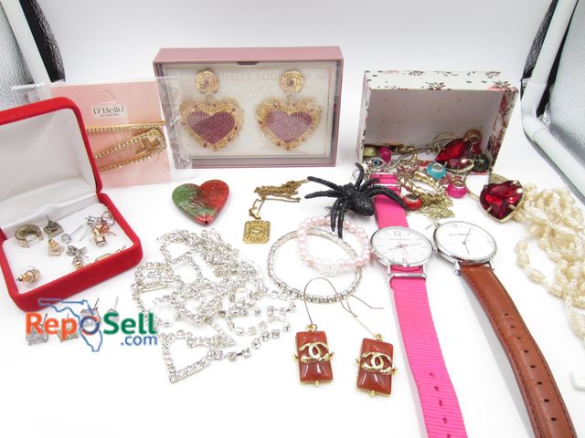 Lot 31-1008 - Costume Jewelry Lot and (2) Watches (not running): Tommy Bahama Watch, (2) New in Box Pieces, Earrin...