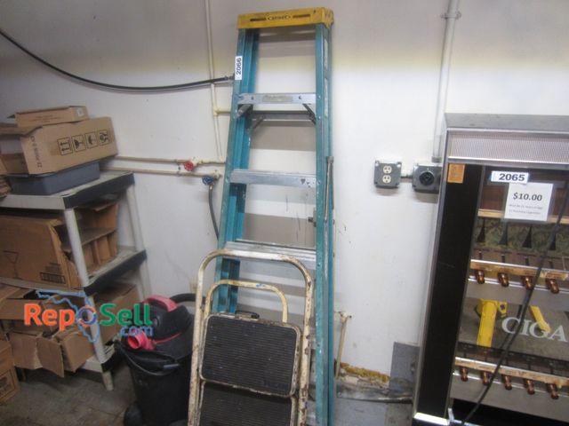 Lot 31-2066 - 6' Ladder, (2) Step Stools &amp; a Shop Vac