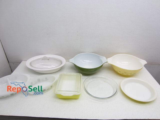 Lot 31-5309 - Lot of Pyrex, Anchor, Glassbake Dishware