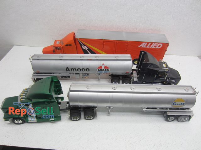 Lot 31-9233 - (3) Assorted Truck Cabs and Trailers 1:24 Scale