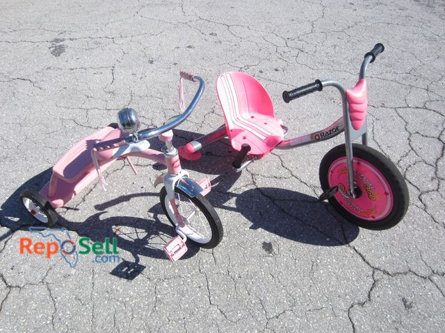 Lot 31-3284 - (2) Kids Bikes: Radio Flyer &amp; Razor Flash Rider 360 - Both Pink/Trike Style