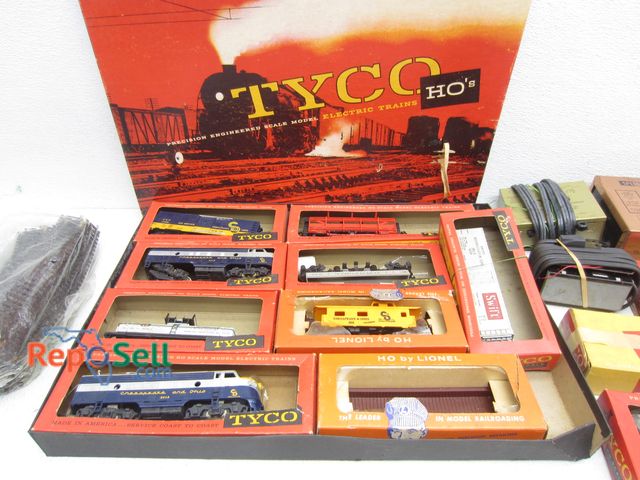 Lot 31-8187 - Tyco Lionel Train Set: Trains, 3- Control Units, Track Pieces, etc.