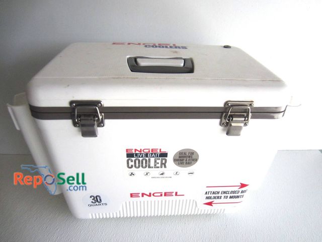 Lot 31-8628 - Engel 30 Quart Live Bait Cooler With Rod Holders And Carry Strap