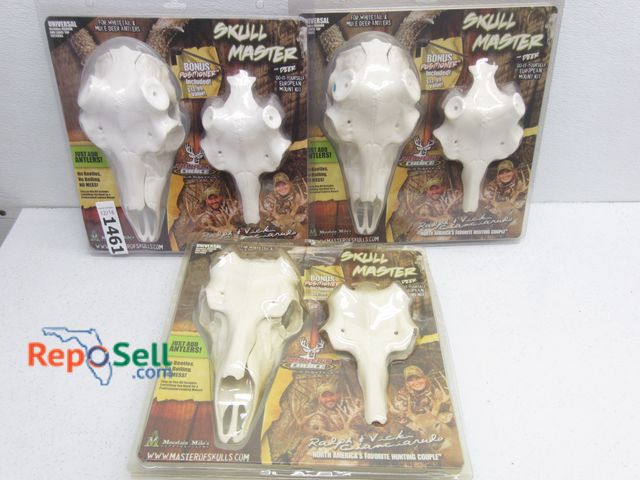 Lot 31-1461 - (3) New Skull Masters - DIY European Mounts