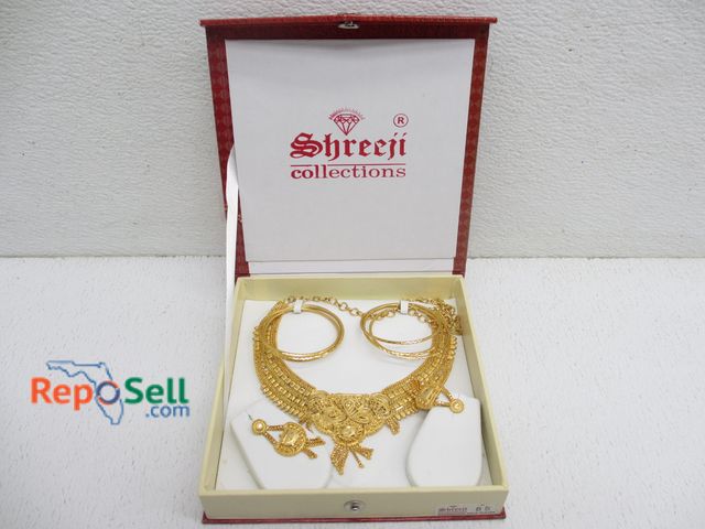 Lot 31-7598 - Shreen Run-Way Necklace Set