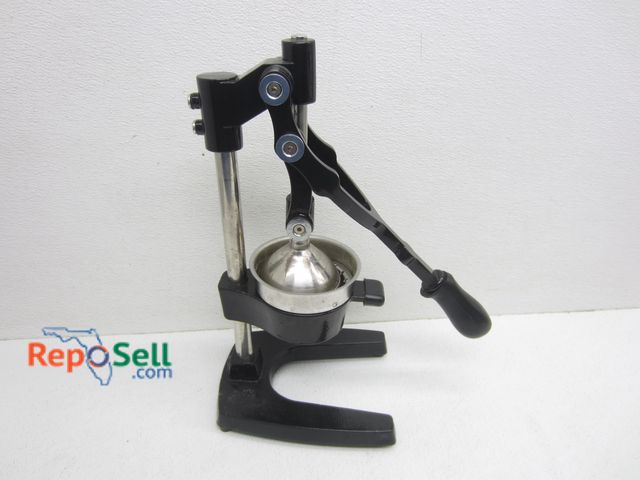 Lot 31-5426 - Hand Juicer