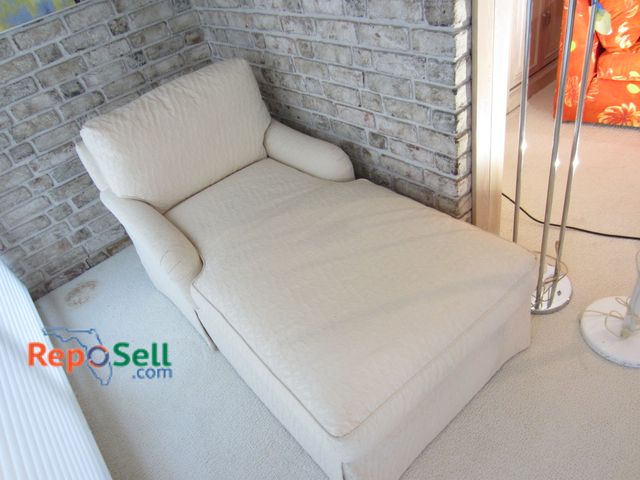 Lot 31-1277 - Robb &amp; Stucky Chaise in Cream Fabric, 60"x31"
