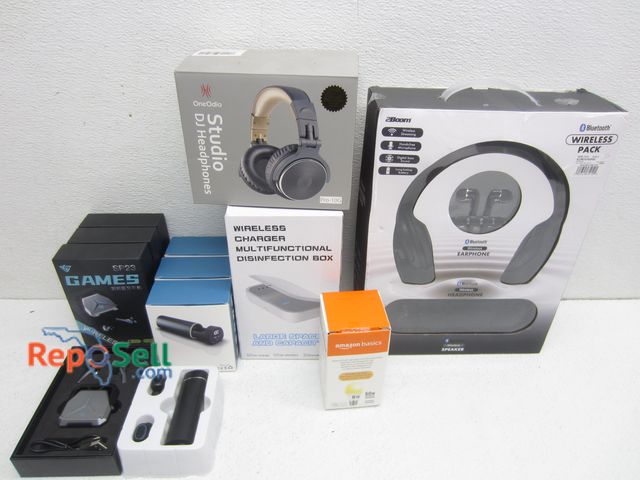 Lot 31-5492 - Electronics Lot: DJ Headphones, Bluetooth Speaker, Bluetooth Earbuds, (2) Wireless Chargers, etc.