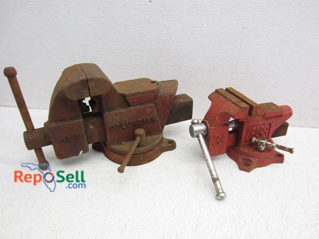 Lot 31-6436 - (2) Bench Vise: 3 1/2 Sears And D44 Columbian