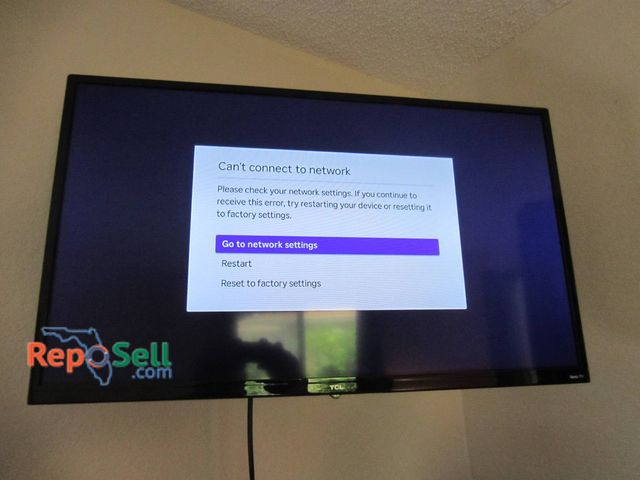 Lot 31-8640 - TCL Roku TV Model 32S331 With Wall Mount, 32-Inch, Powers On - Buyer must remove from wall