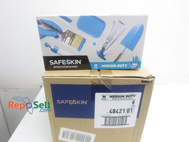 Lot 31-9246 - (1600) Medium SafeSkin Nitrile Exam Gloves, #48421