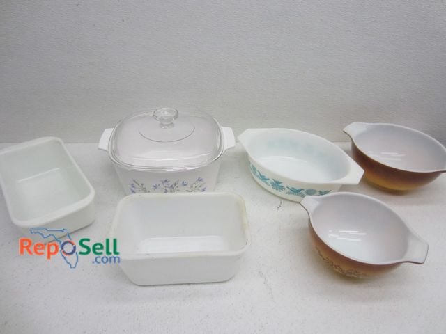 Lot 31-6514 - (6) Kitchenware Pieces, Pyrex, Glasbake, Etc.