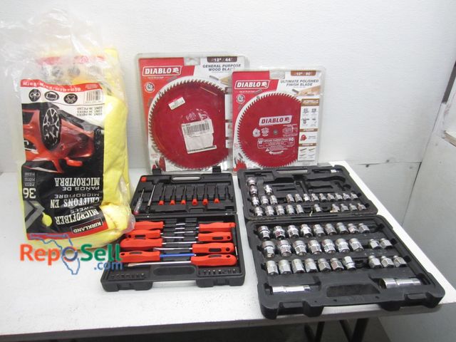 Lot 31-9247 - Diablo Saw Blades, Microfiber Towels, Sockets etc