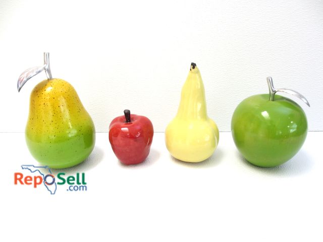 Lot 31-1358 - (4) Fruit Decor: 2- Mamalu Wood, Miami FL, 2- Ceramic