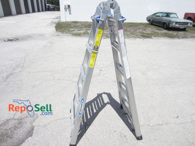 Lot 31-9137 - Werner 21' Aluminum Extendable Ladder