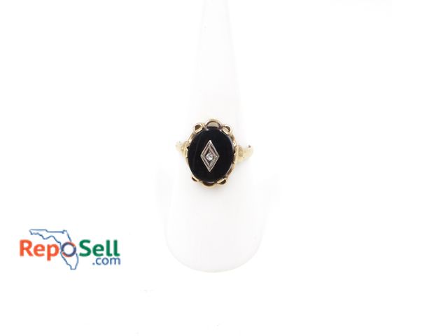 Lot 31-1007 - 10K Yellow Gold Black Onyx Diamond Accent Ring Size 6.5 - 2.05g total