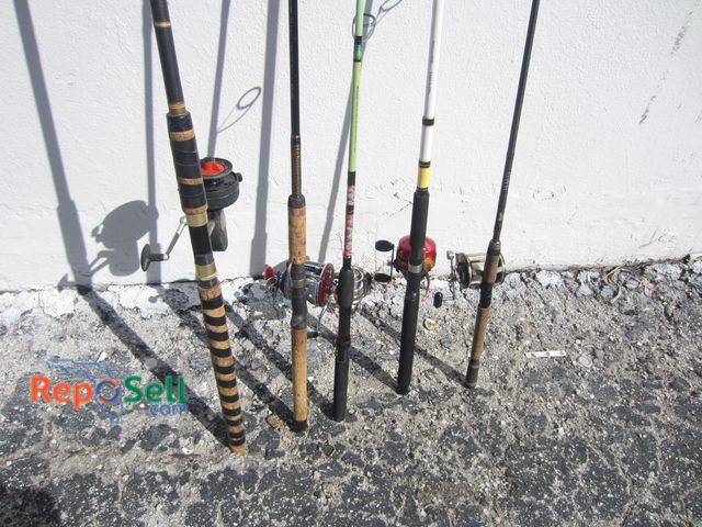 Lot 31-8439 - (5) Fishing Poles and Reels: (2) Penn Reels